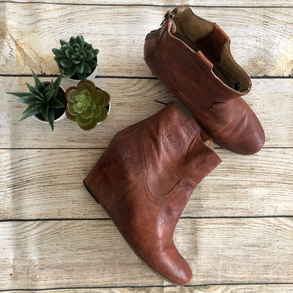 Frye Carson wedges 7.5